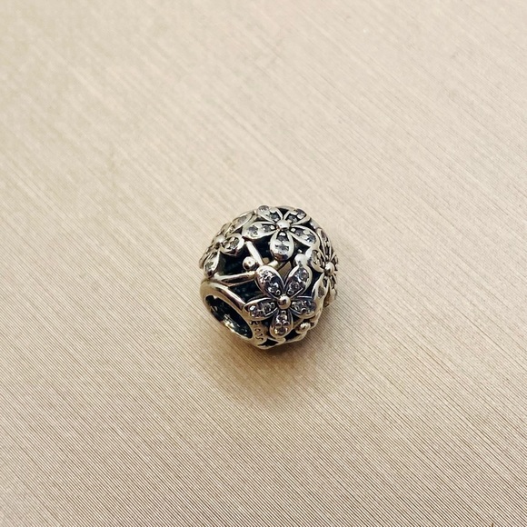 EUC Pandora 791492CZ Sterling Silver Dazzling Daisy Meadow Openworks Bead w/ CZ - Picture 6 of 9